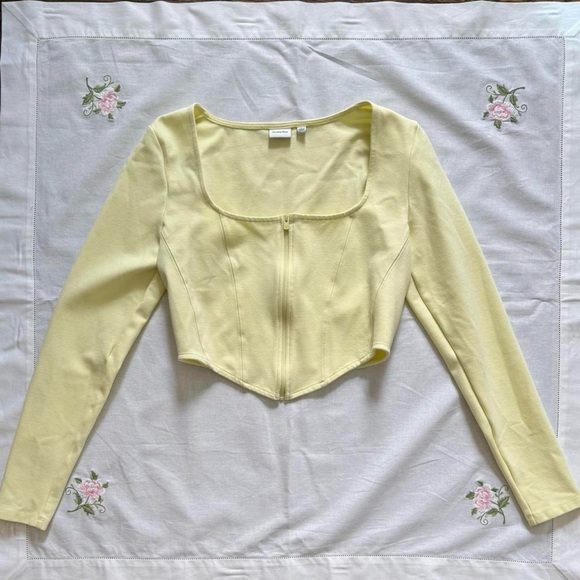 Sunday Best Tops - pale yellow Aritzia Sunday Best zip up long sleeve crop/corset-style top size M